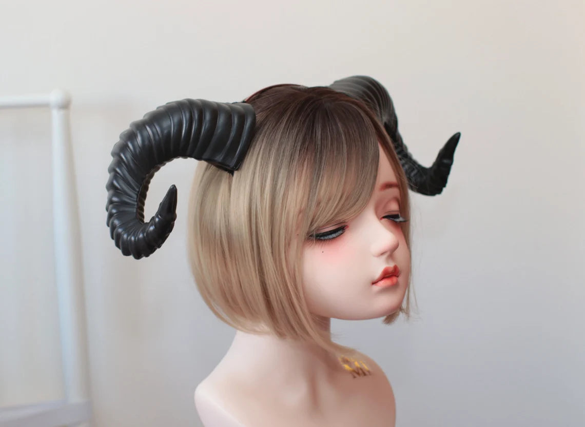 Dark Fantasy Black Horn Headpiece – Cosplay and Costume Accessory